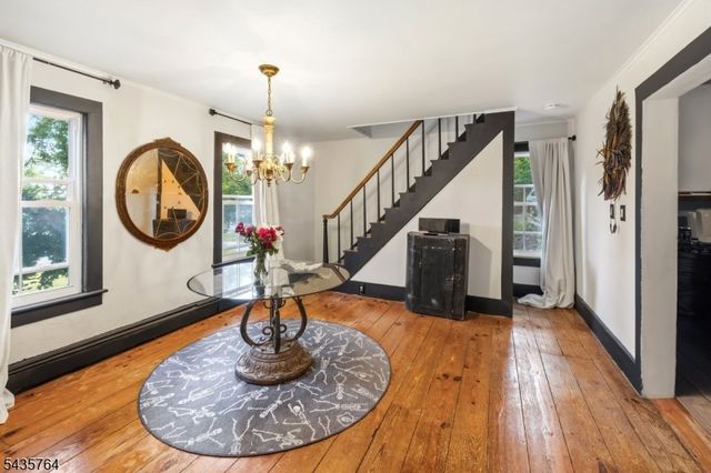 89 W End Ave, Newton Town, NJ 07860