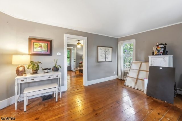 89 W End Ave, Newton Town, NJ 07860