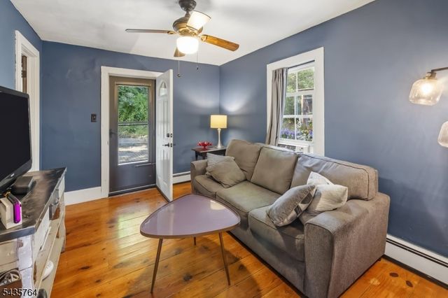 89 W End Ave, Newton Town, NJ 07860