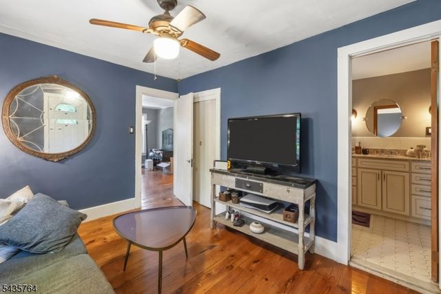 89 W End Ave, Newton Town, NJ 07860
