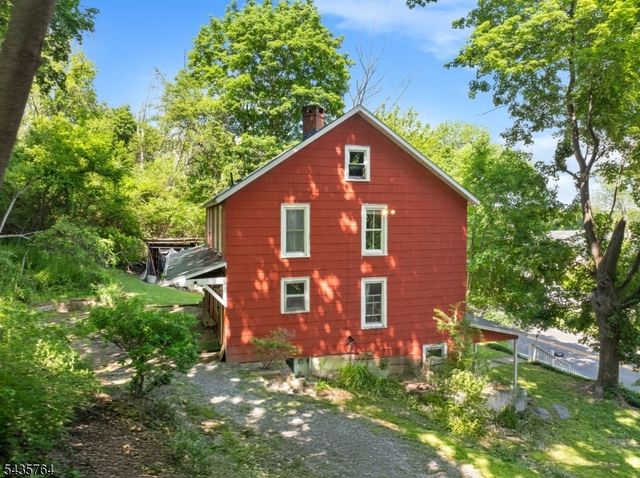 89 W End Ave, Newton Town, NJ 07860