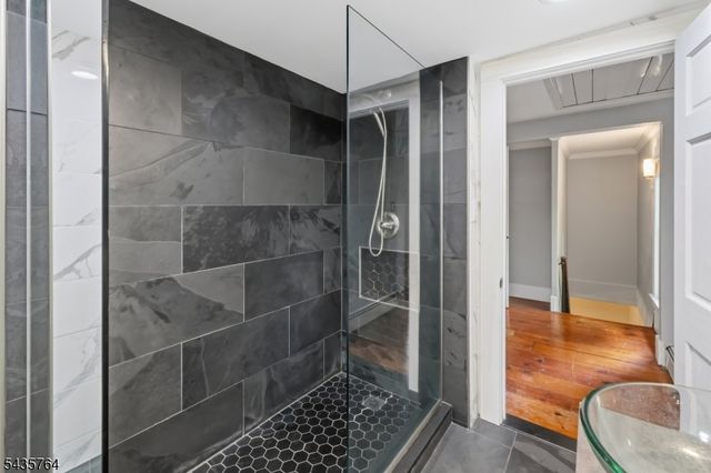 89 W End Ave, Newton Town, NJ 07860