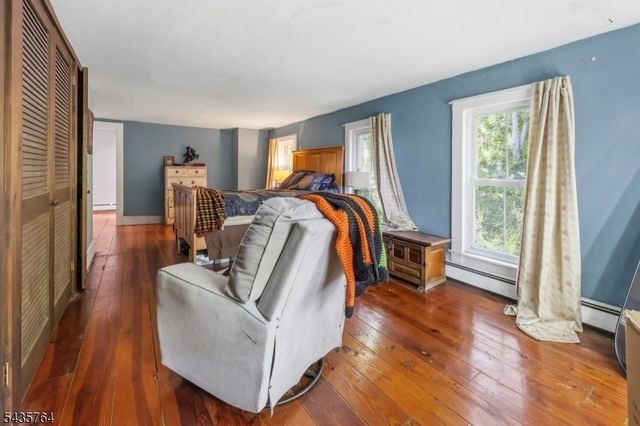 89 W End Ave, Newton Town, NJ 07860