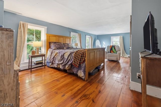 89 W End Ave, Newton Town, NJ 07860