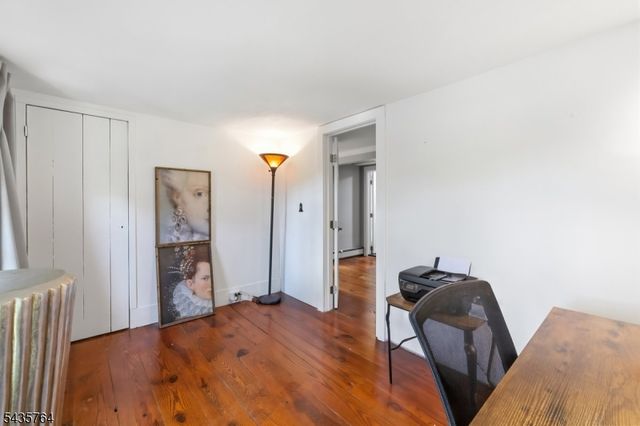 89 W End Ave, Newton Town, NJ 07860