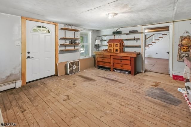 89 W End Ave, Newton Town, NJ 07860