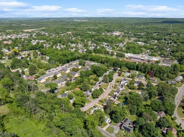 89 W End Ave, Newton Town, NJ 07860