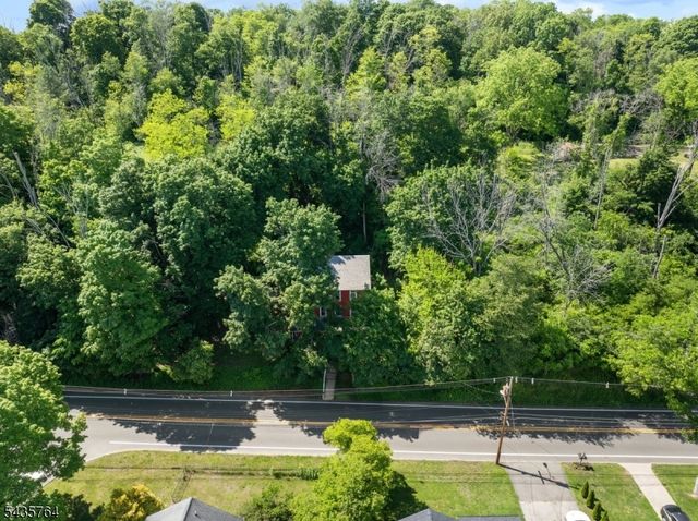 89 W End Ave, Newton Town, NJ 07860