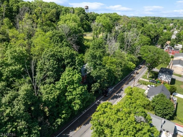 89 W End Ave, Newton Town, NJ 07860