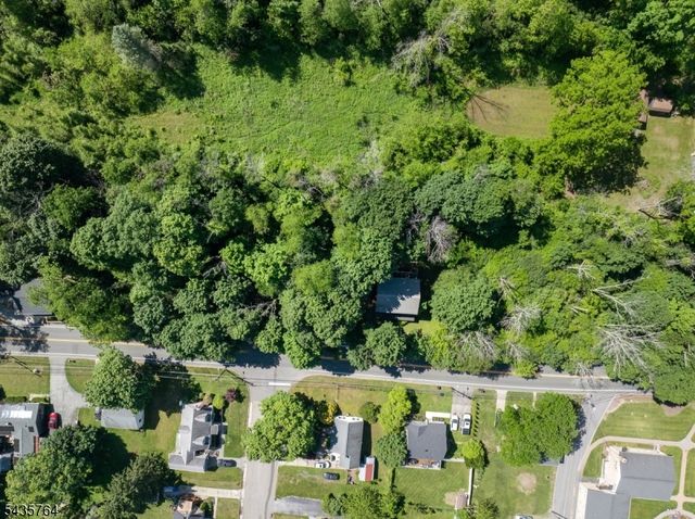 89 W End Ave, Newton Town, NJ 07860