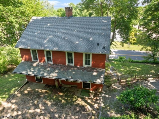89 W End Ave, Newton Town, NJ 07860
