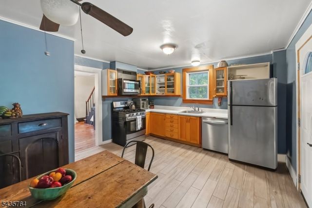 89 W End Ave, Newton Town, NJ 07860