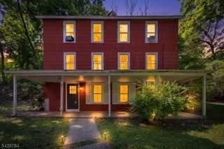 89 W End Ave, Newton Town, NJ 07860