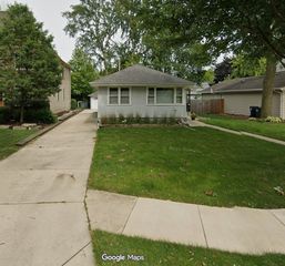 1132 N Main Street, Naperville, IL 60563