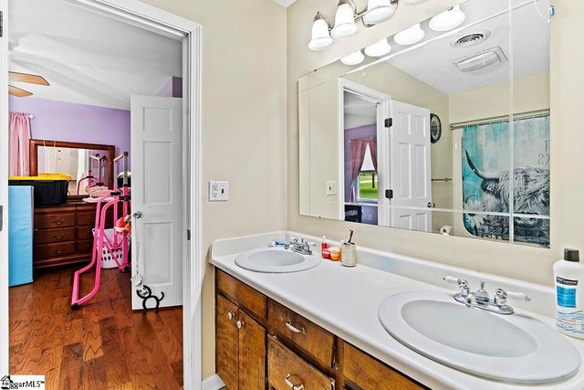 3258 W 72 Highway, Clinton, SC 29325