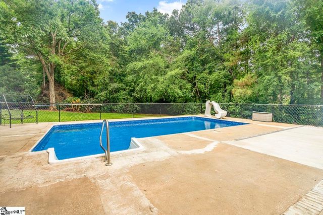 3258 W 72 Highway, Clinton, SC 29325