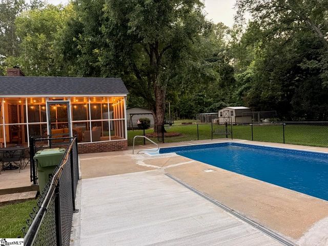 3258 W 72 Highway, Clinton, SC 29325