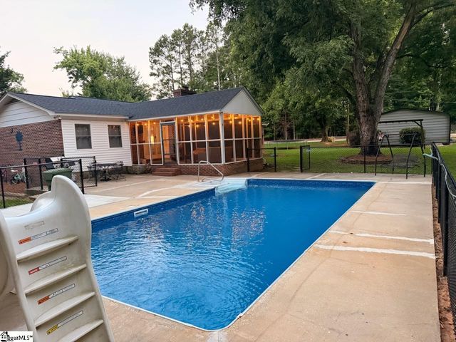 3258 W 72 Highway, Clinton, SC 29325