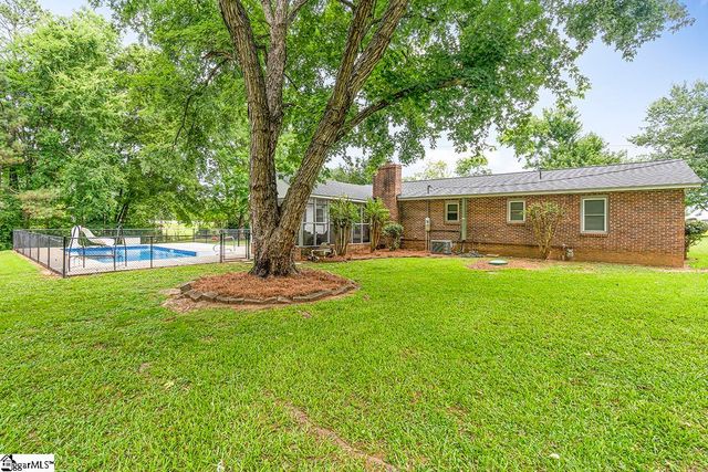 3258 W 72 Highway, Clinton, SC 29325