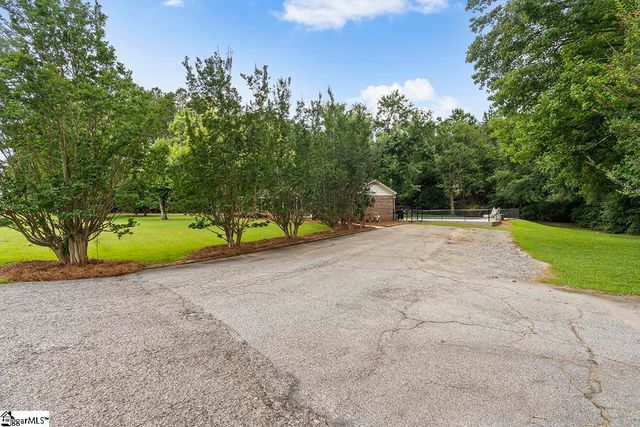 3258 W 72 Highway, Clinton, SC 29325