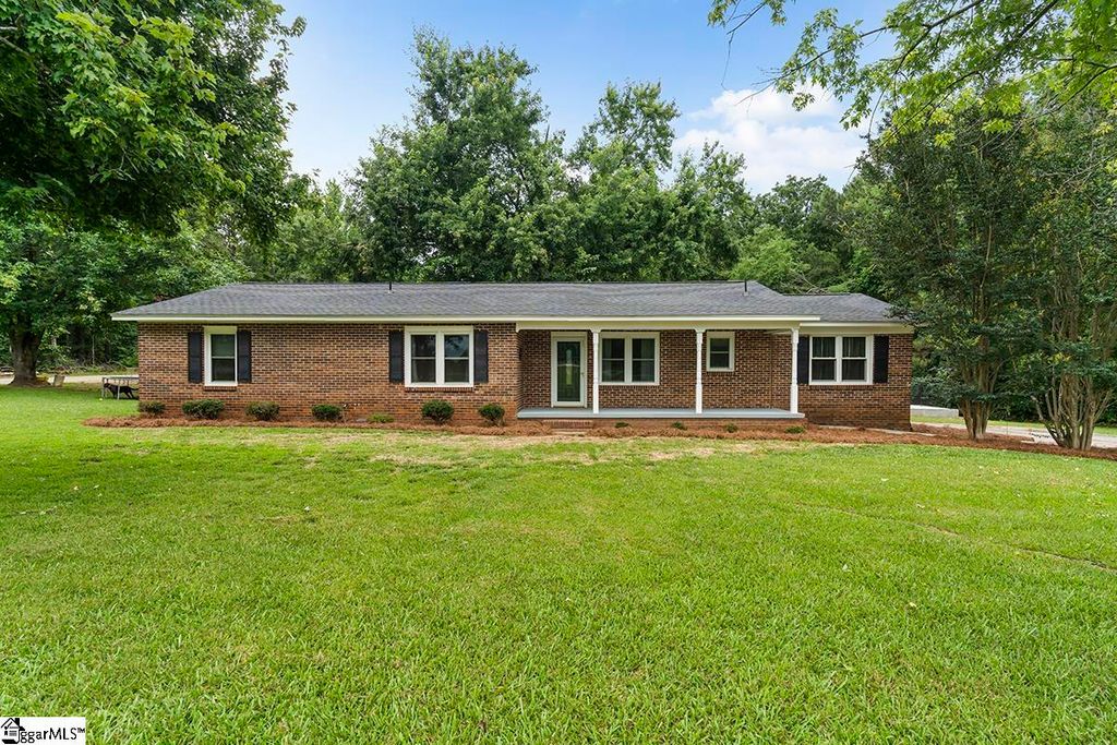 3258 W 72 Highway, Clinton, SC 29325