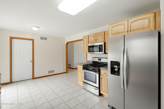 92 Birch Street, Beachwood, NJ 08722