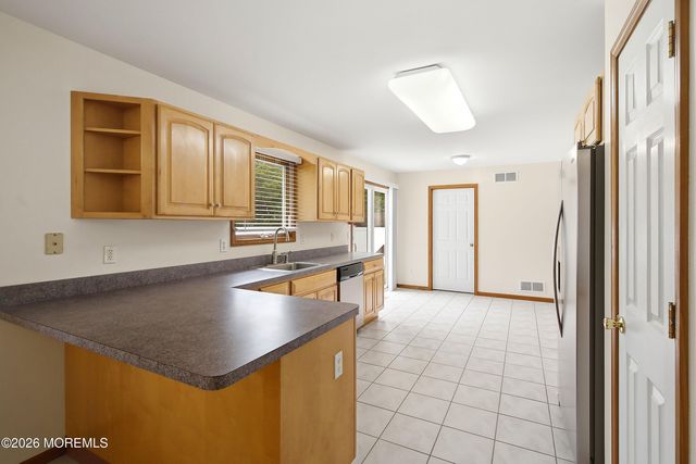 92 Birch Street, Beachwood, NJ 08722