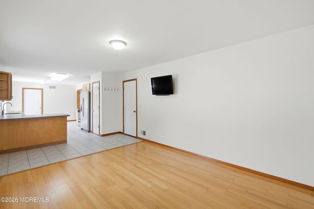92 Birch Street, Beachwood, NJ 08722