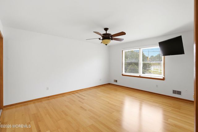 92 Birch Street, Beachwood, NJ 08722