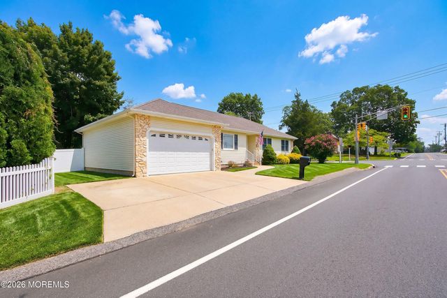 92 Birch Street, Beachwood, NJ 08722