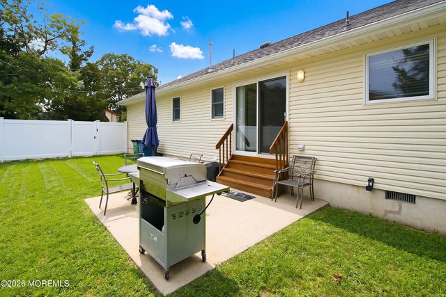 92 Birch Street, Beachwood, NJ 08722