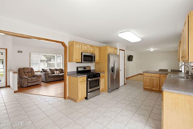 92 Birch Street, Beachwood, NJ 08722