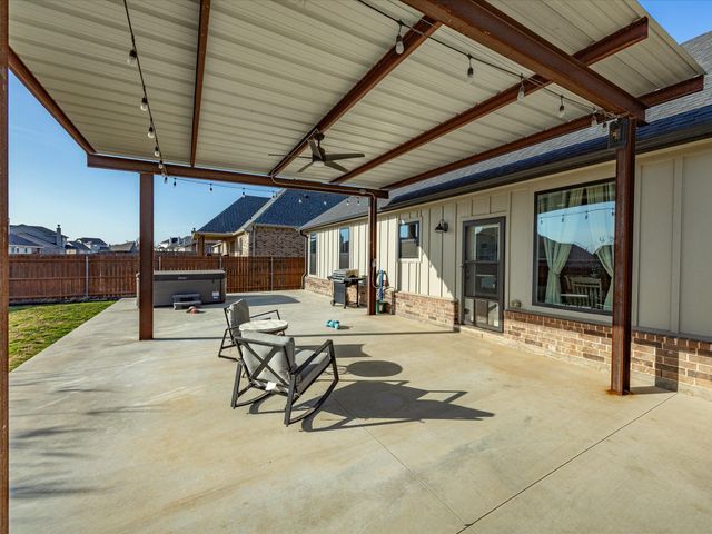 825 Holbrook Road, Springtown, TX 76082