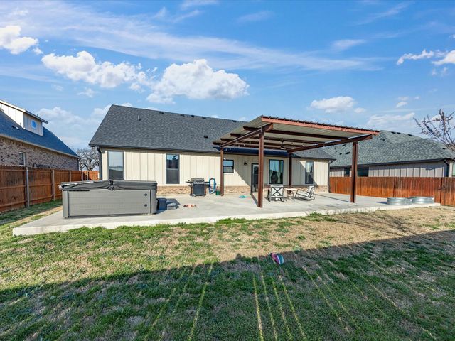 825 Holbrook Road, Springtown, TX 76082