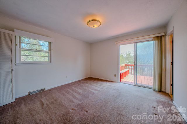 8 Summit Drive, Arden, NC 28704