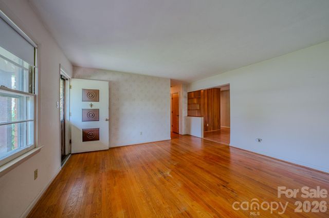 8 Summit Drive, Arden, NC 28704