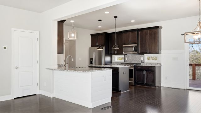 1042 Solomon Ln, Spring Hill, TN 37174