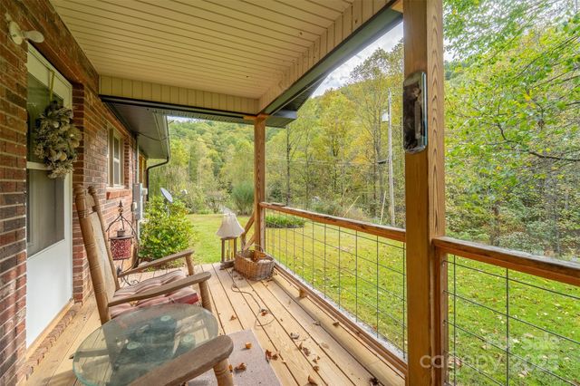 187 Garnet Road, Sylva, NC 28779