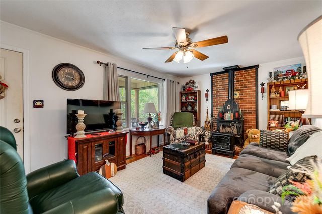 187 Garnet Road, Sylva, NC 28779