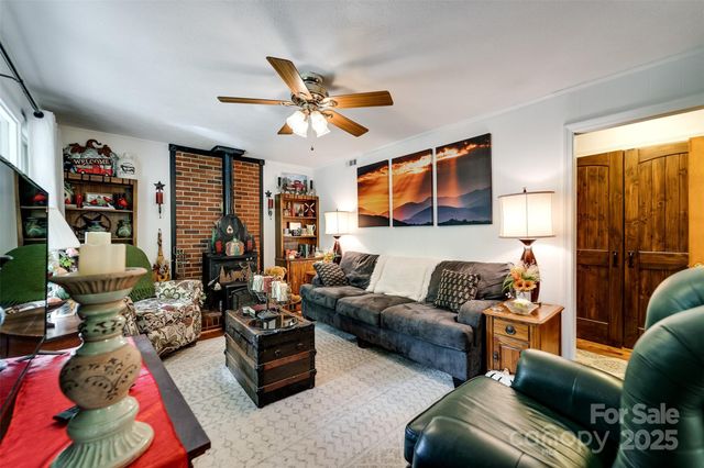 187 Garnet Road, Sylva, NC 28779