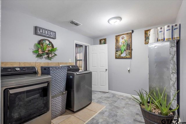 525 W Vance, Tyler, TX 75702