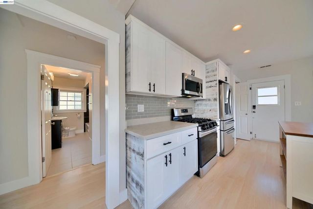 5706 Brookdale Ave, Oakland, CA 94605