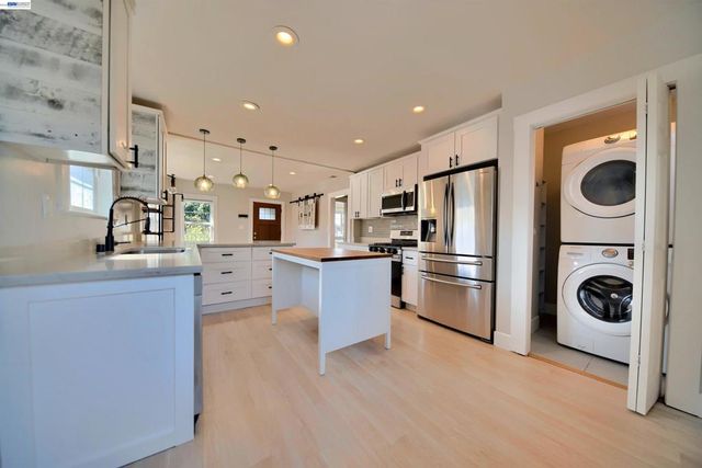 5706 Brookdale Ave, Oakland, CA 94605