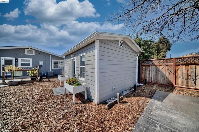 5706 Brookdale Ave, Oakland, CA 94605