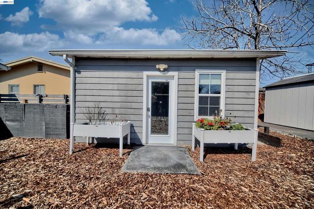 5706 Brookdale Ave, Oakland, CA 94605