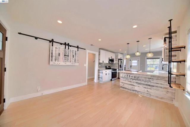 5706 Brookdale Ave, Oakland, CA 94605