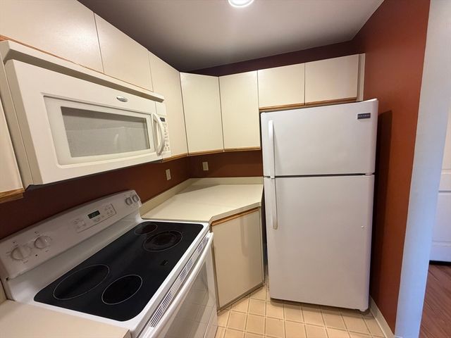 44 Elm 508, Worcester, MA 01609