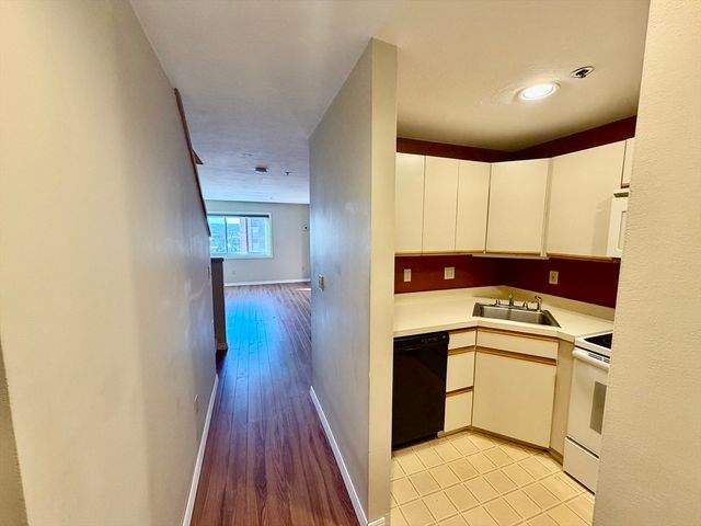 44 Elm 508, Worcester, MA 01609