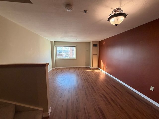 44 Elm 508, Worcester, MA 01609