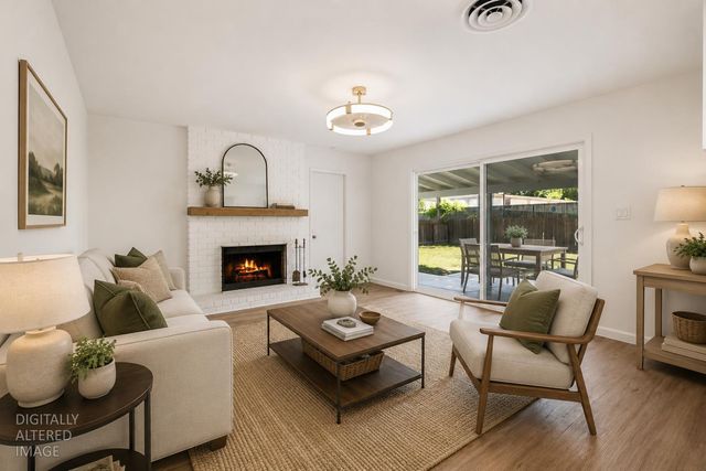 2707 Warwick Ln, Modesto, CA 95350